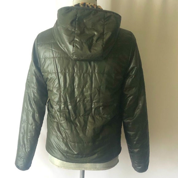 NWT Altar’d State Reversible Moss Green/ Camouflage Puff Jacket. Size Small. - Picture 3 of 4